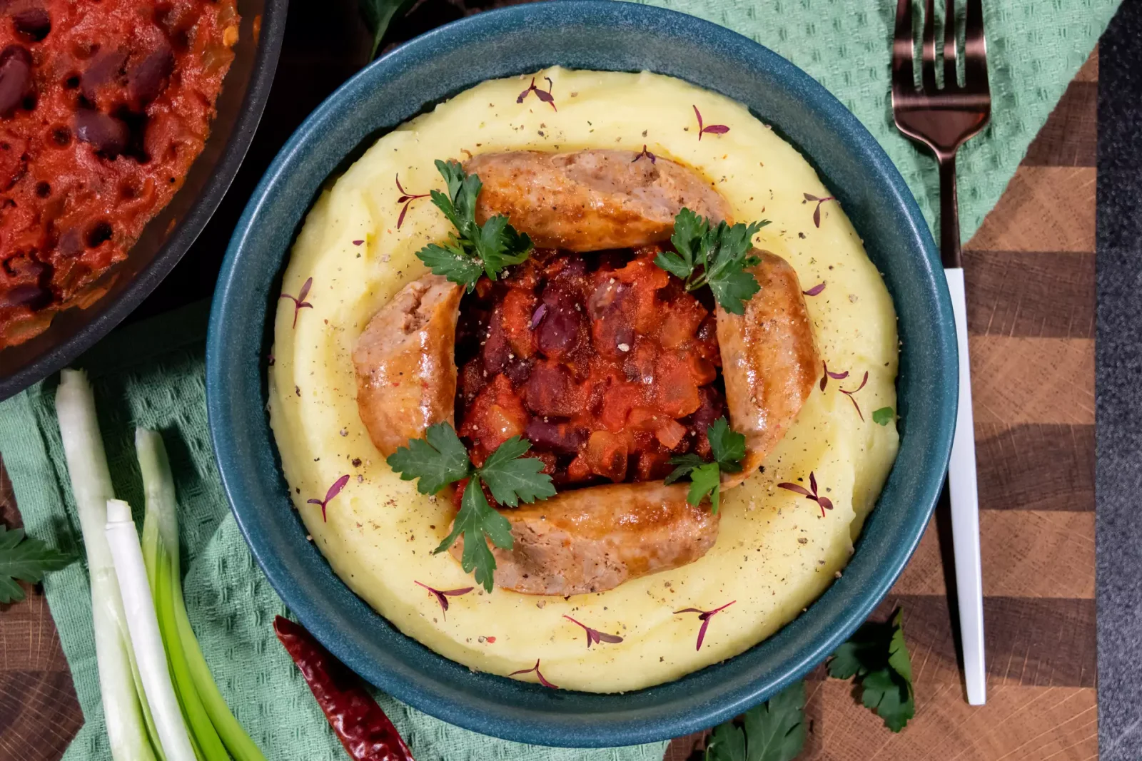 Фасоль с колбасками