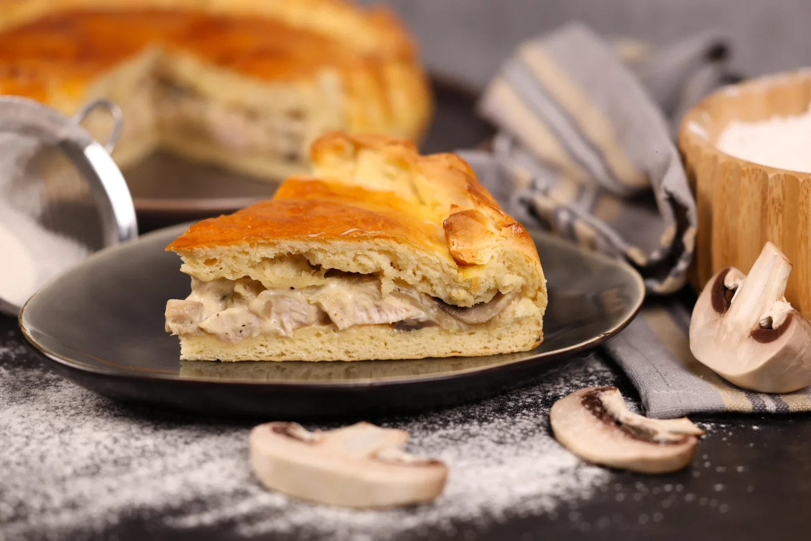 Пирог с курицей и грибами
