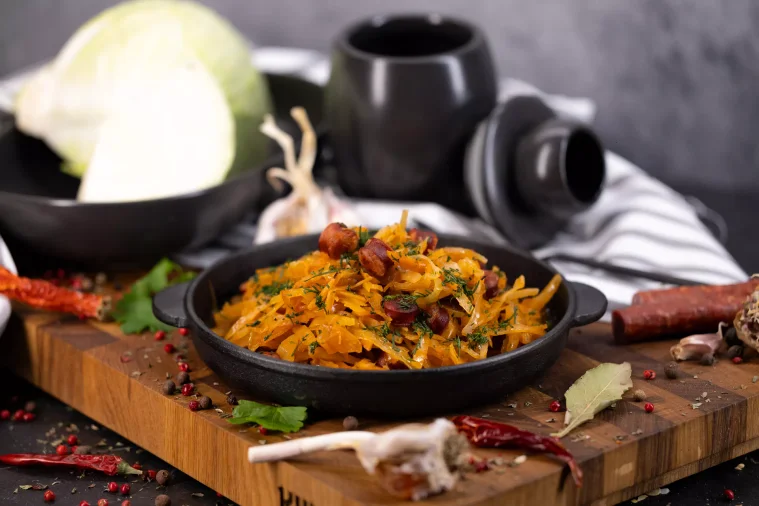 Капуста с колбасками